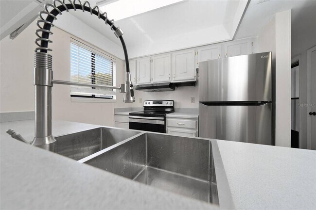Building Photo - 1412 Oak Pl