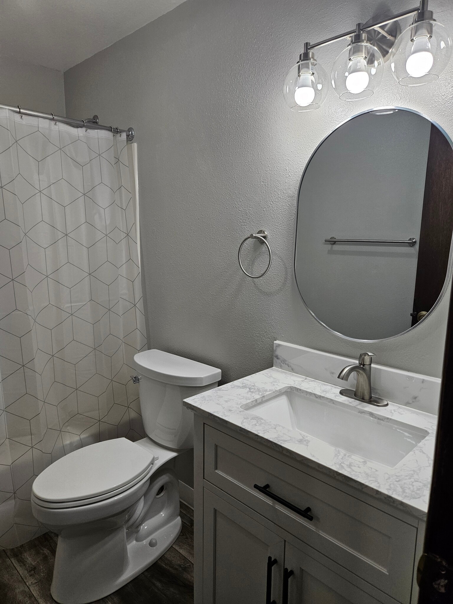 Building Photo - 514 E 25th St