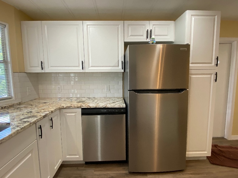 Building Photo - 144 Stuart Cir