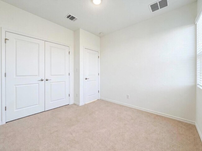 Building Photo - 366 Papaya Dr