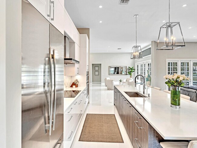 Building Photo - 2788 Hampton Cir W
