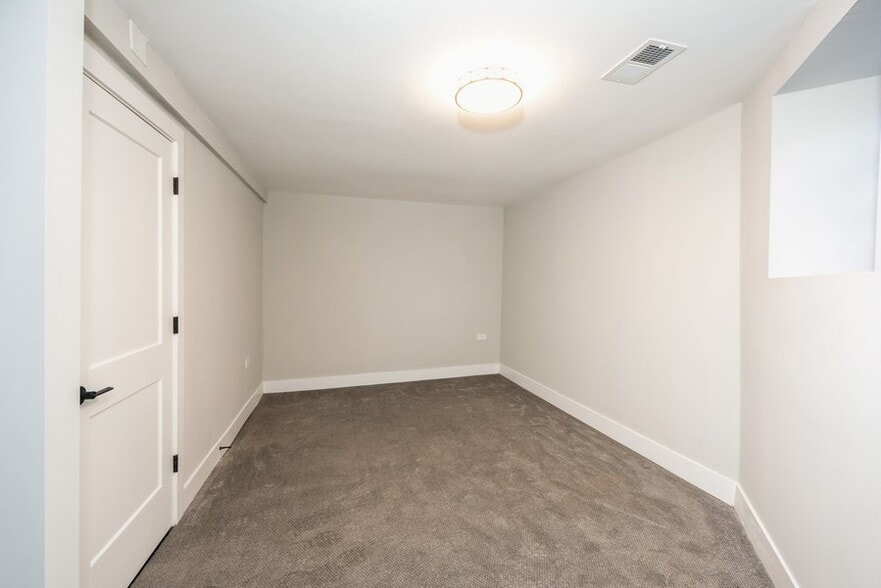 Building Photo - 1435 N Washtenaw Ave