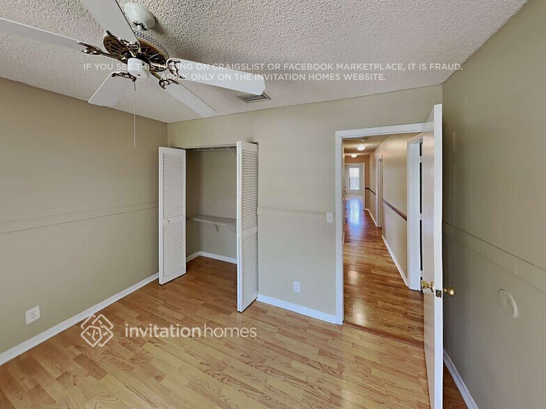 Building Photo - 5112 NW 49th Ave