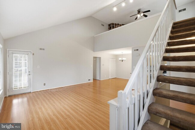Building Photo - 321B Delancey Pl