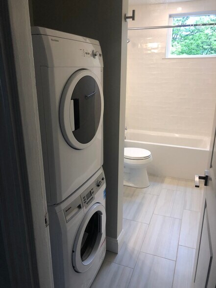 Building Photo - 24 Pond St