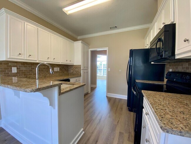 Building Photo - 4858 Somerset Dr