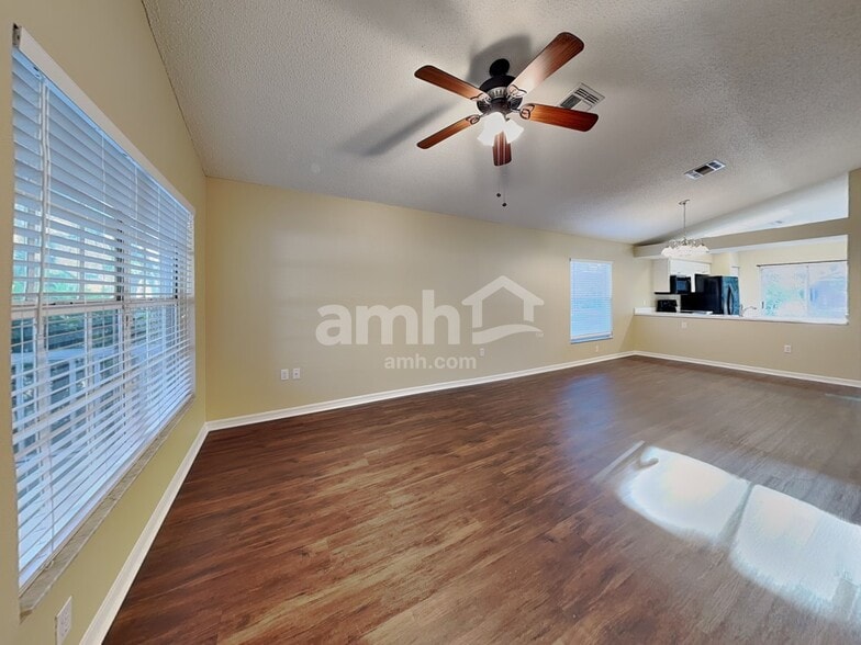 Building Photo - 7831 Chadwick Dr