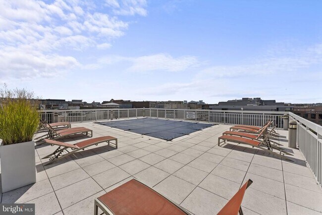 Building Photo - 1260 21st St NW