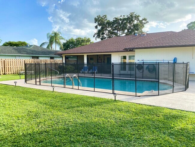 Building Photo - 480 Azure Ave