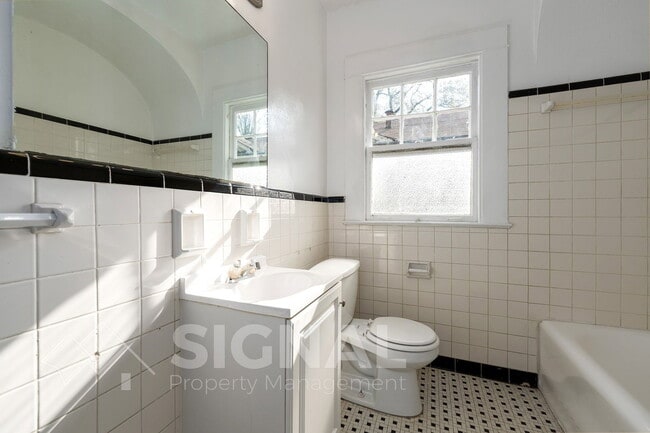 Building Photo - 1526 42nd St Ensley