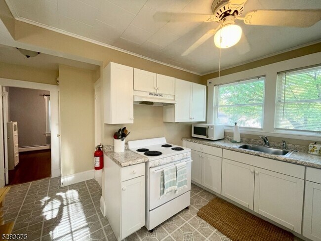 Building Photo - 255 Paterson Hamburg Turnpike