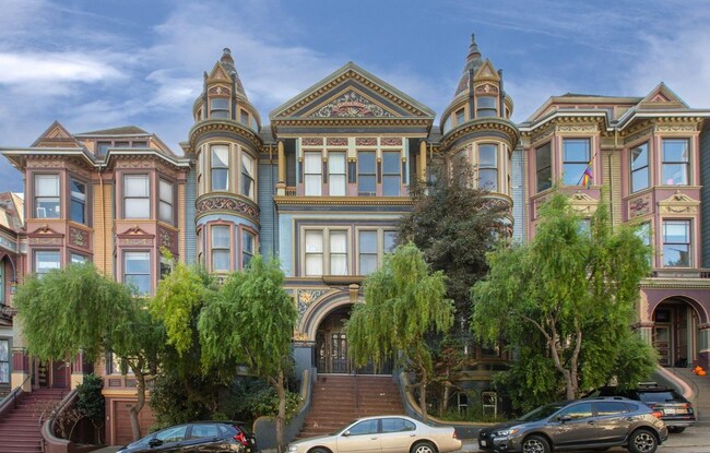 Building Photo - Top-Floor, Remodeled 5BR/2.5BA Victorian Flat, Pet Friendly, Steps from Alamo Square