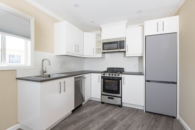 Building Photo - OPEN HOUSE: Tuesday (7/8)  6:00pm-6:30pm. ...
