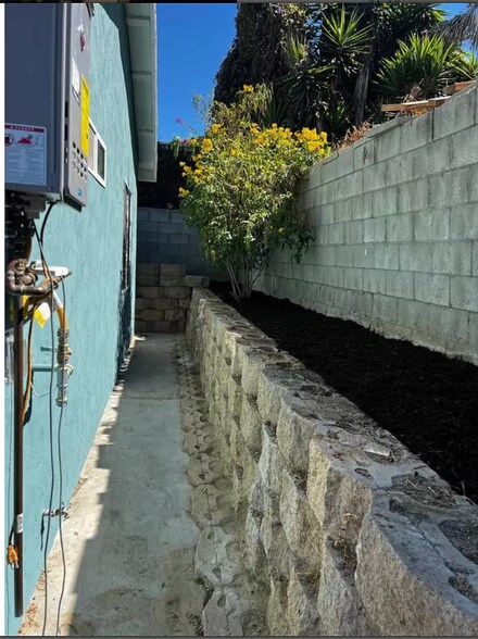 Building Photo - 4214 Lois St