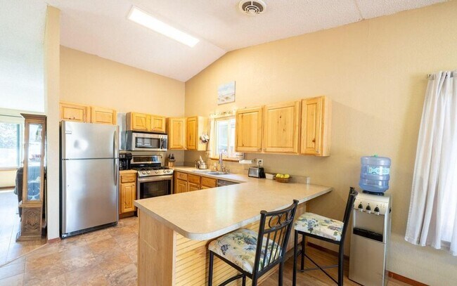 Building Photo - Charming 3-Bedroom Ranch for Rent in Prime...