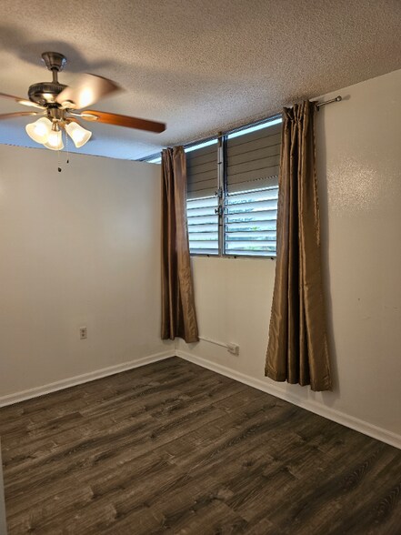 Building Photo - 1559 Thurston Ave