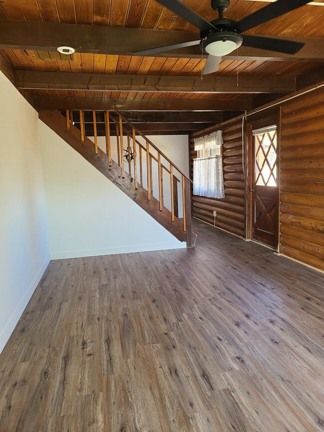 Building Photo - 15905 Ellis Ave