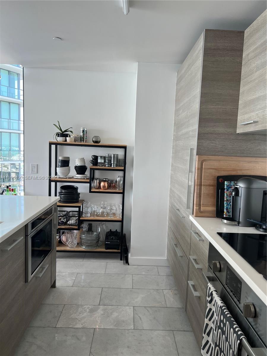 Building Photo - 650 NE 32nd St