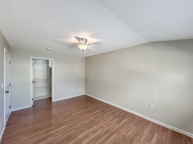 Building Photo - Beautiful 3B/2BA w/ Updated Kitchen and Pool in Clairemont!