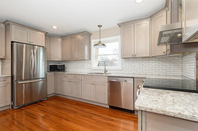 Primary Photo - 204 Mill St