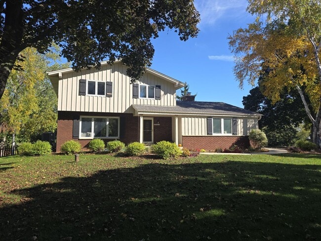 Primary Photo - Updated 4 bedroom home in Merton