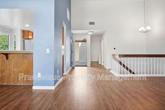 Building Photo - 1535 Apache Dr