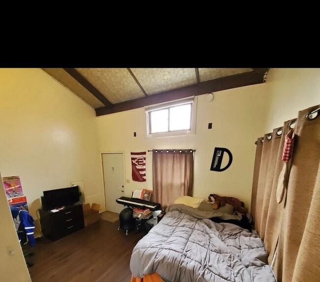 Building Photo - 5BR - Walk to Campus!
