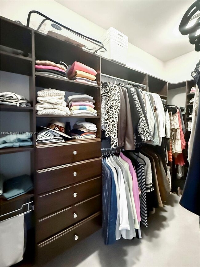 Building Photo - 400 Alexandra Cir