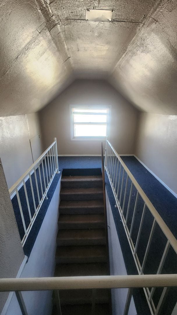 Building Photo - 2 Bed 1 Bath