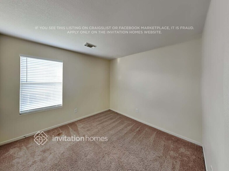 Building Photo - 1818 Day Lily Way