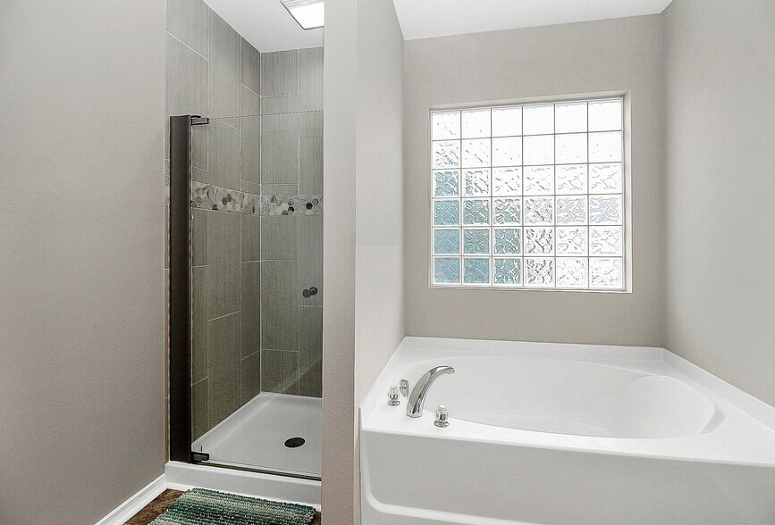 Building Photo - 1711 Rustic Arch Way
