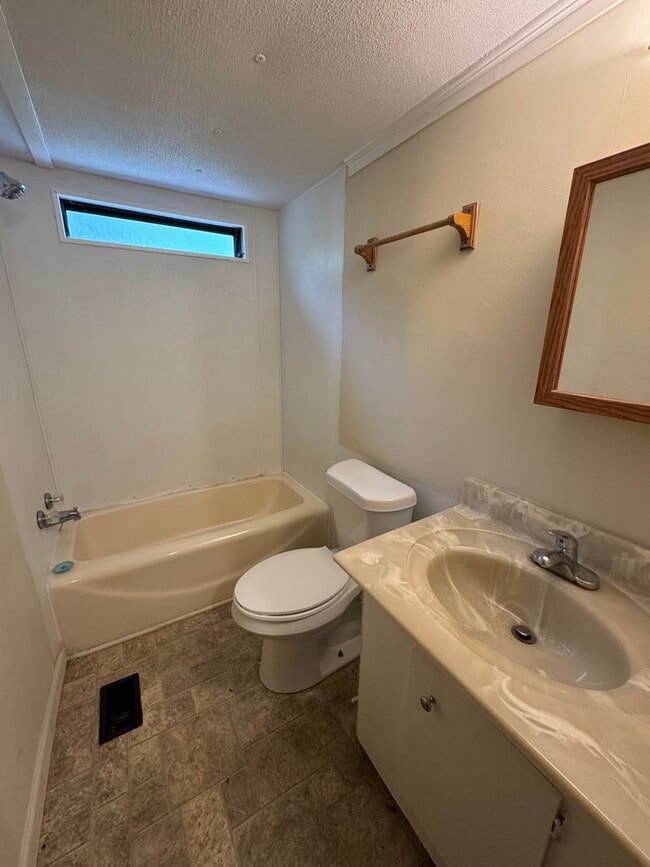Building Photo - Private 3/2.5 Home with bonus room- $1,895