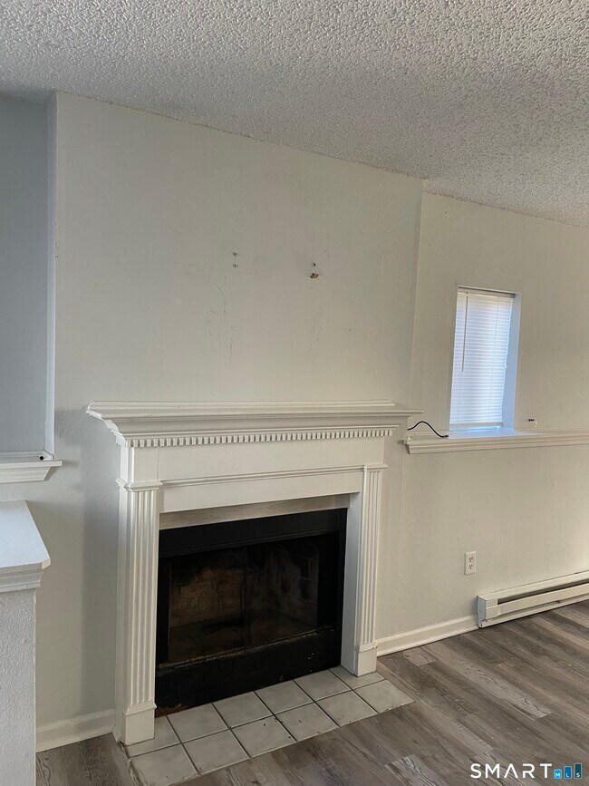 Building Photo - 925 Oronoke Rd