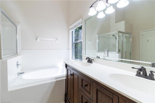 Building Photo - 687 Melville Ct