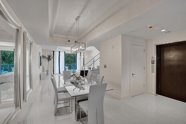 Building Photo - 3040 N Ocean Blvd