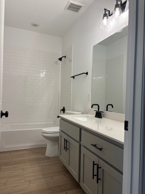 Second full bath - 1265 Doris May Dr