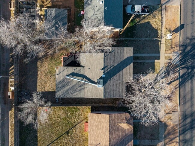 Building Photo - 2011 W 16th St