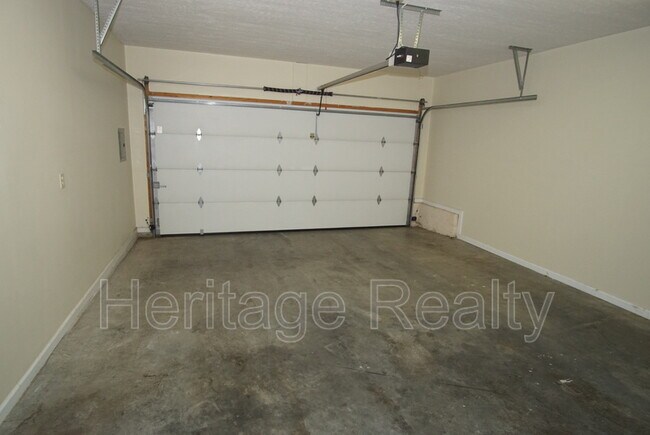 Building Photo - 2419 Glen Meadow Rd