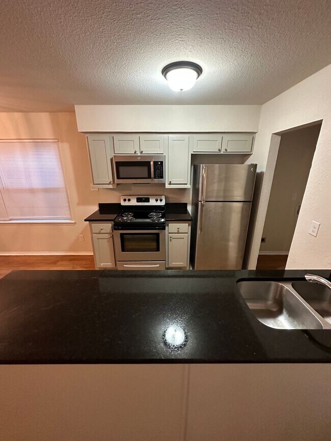 Building Photo - LIVINGSTON2709-11