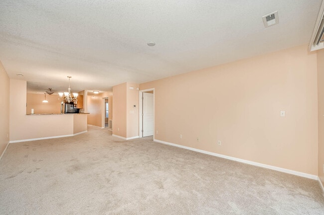 Building Photo - 2215 Rolling Hills Dr