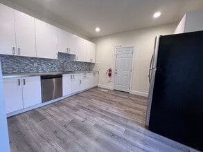 Building Photo - Internet included- 2BR apartment with office!