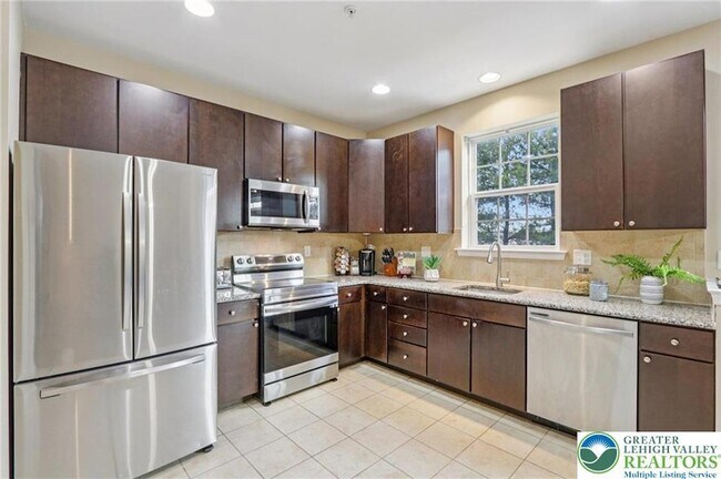 Building Photo - 270 Milkweed Dr