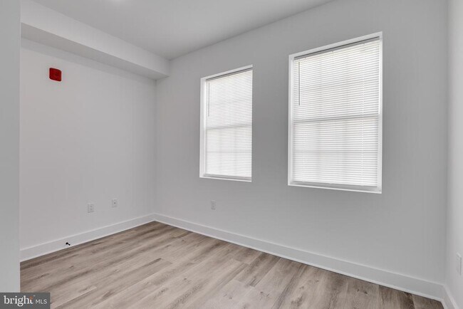 Building Photo - 715 W Cumberland St