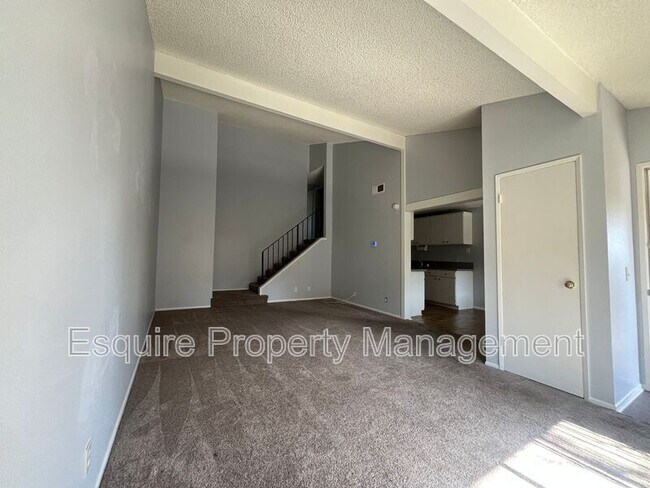 Building Photo - 951 Warwick Ave