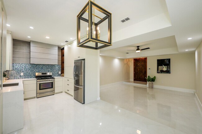 Building Photo - 209 Green Jay Ln