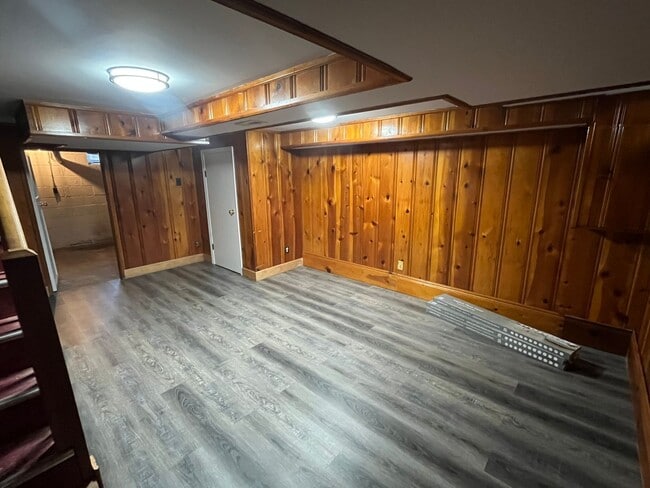 Building Photo - Freshly Renovated Row Home with Beautiful ...