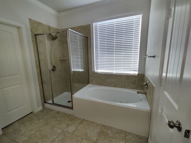 Building Photo - Gorgeous two story house (4BD/3BA) with a ...