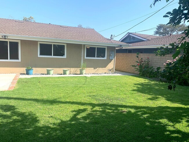 Building Photo - La Mirada