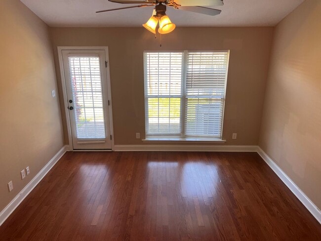 Building Photo - 911 Bryan Cir