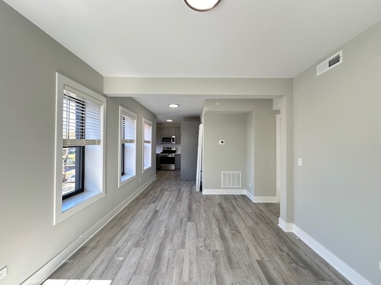 Building Photo - 1144 Oak Ave